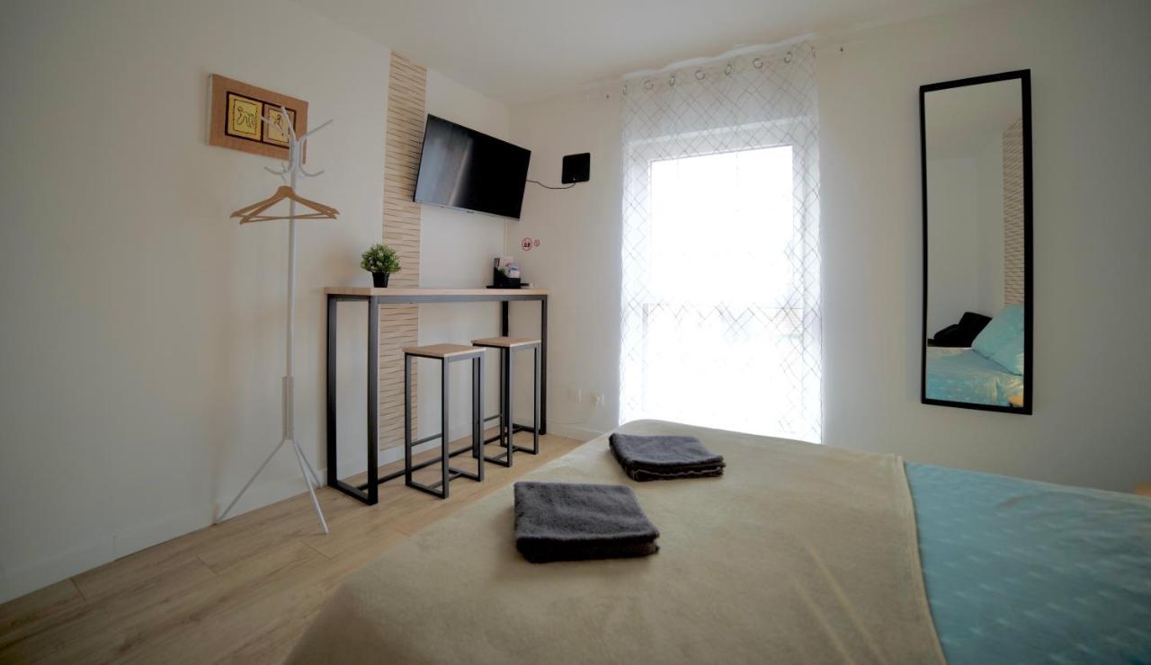 B&B Chez L'Habitant Chambre Privative Sur La Route Des Vins Tv Parking Box Velo Issenheim Eksteriør billede