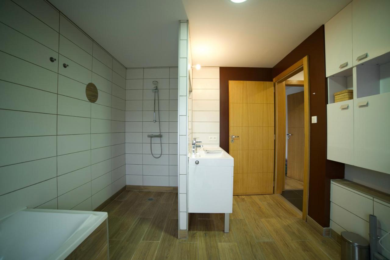 B&B Chez L'Habitant Chambre Privative Sur La Route Des Vins Tv Parking Box Velo Issenheim Eksteriør billede